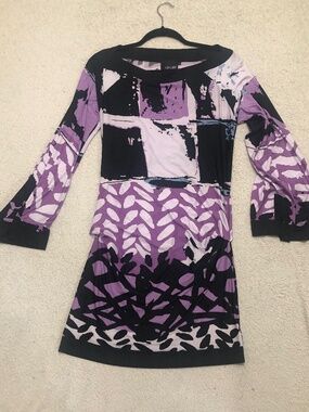 Analili stylish jersey sheath dress featuring a long sleeve butterfly print. M